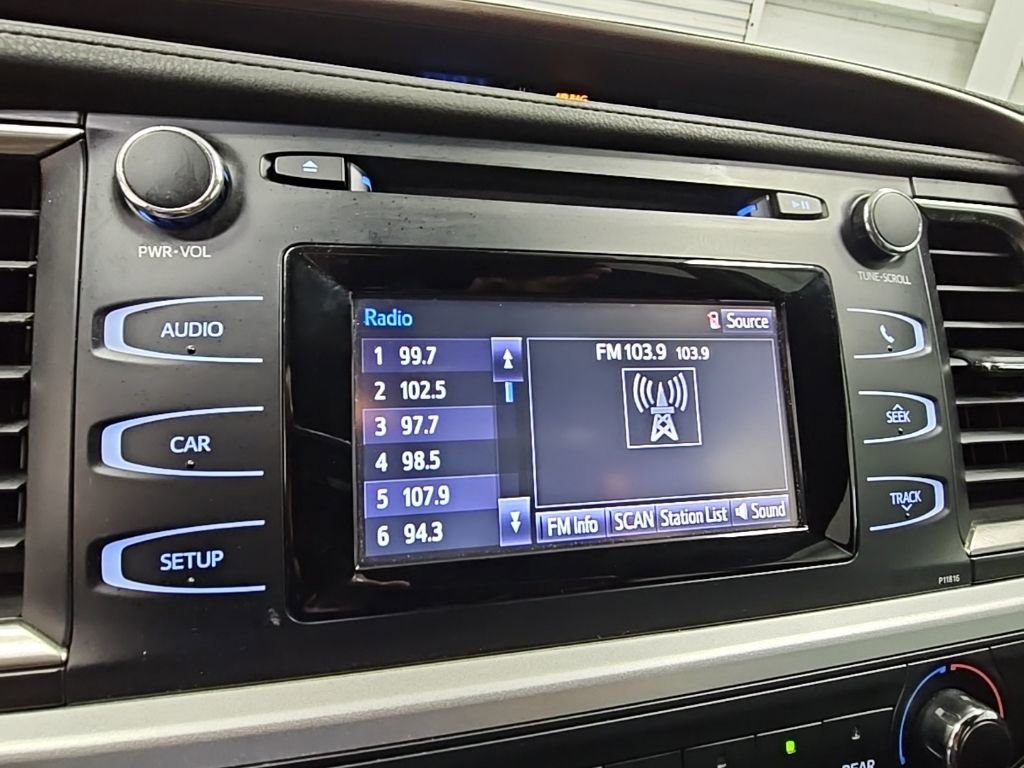 Used 2019 Toyota Highlander LE FWD image 14