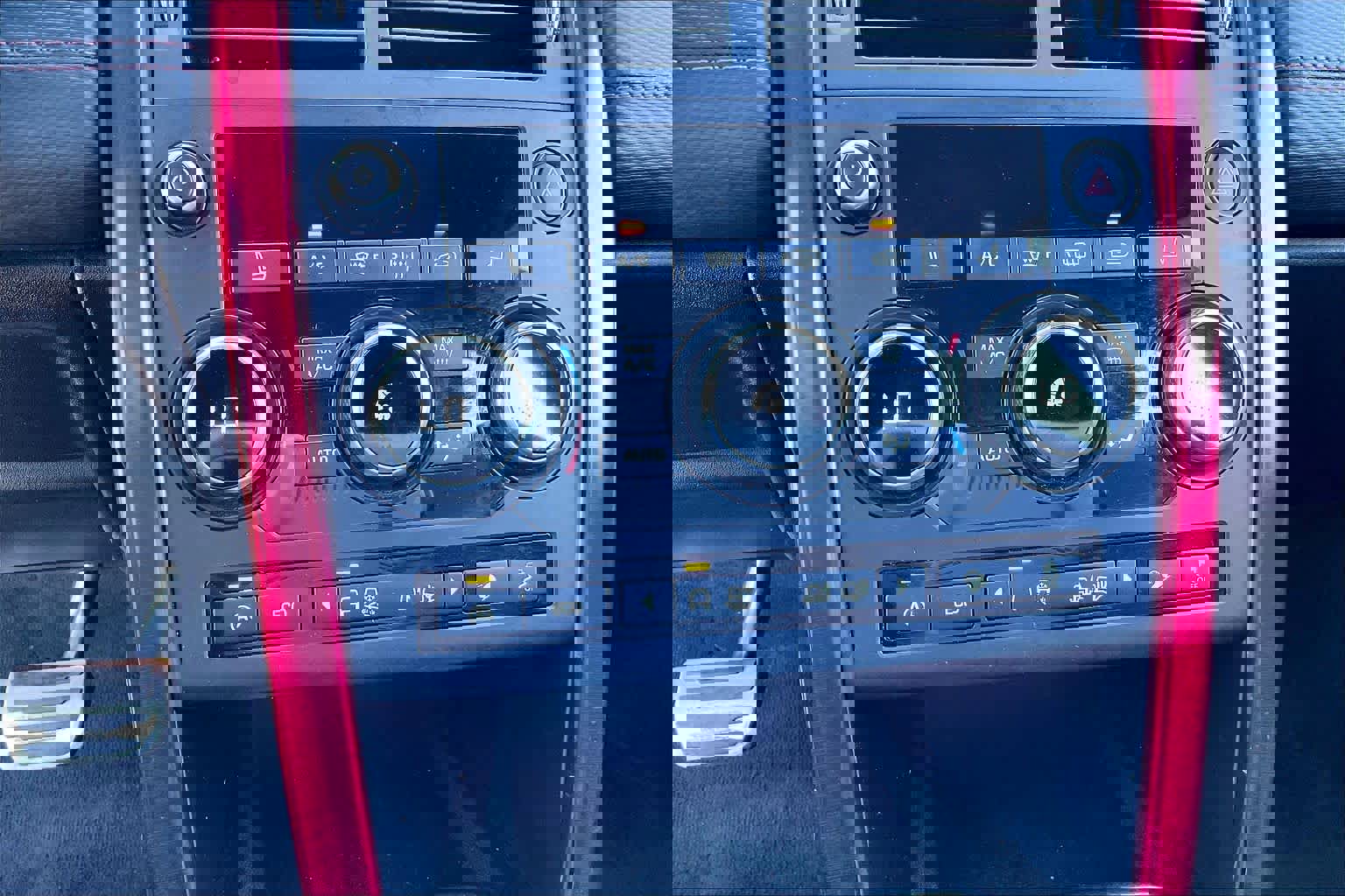 Used 2017 Land Rover Discovery Sport HSE image 32