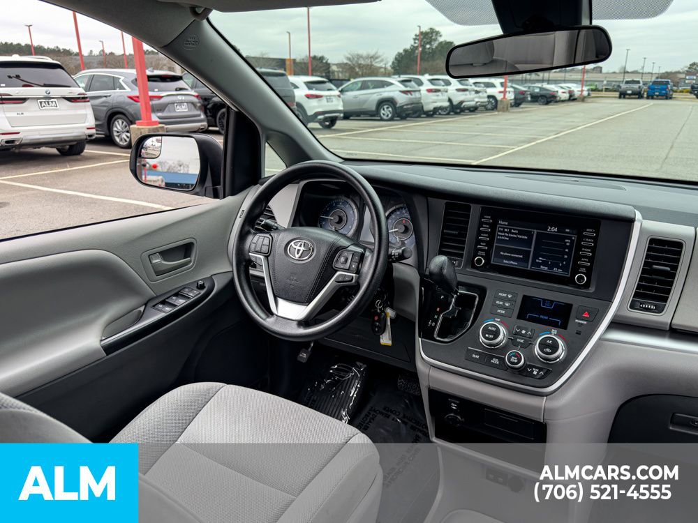 Used 2020 Toyota Sienna L image 24