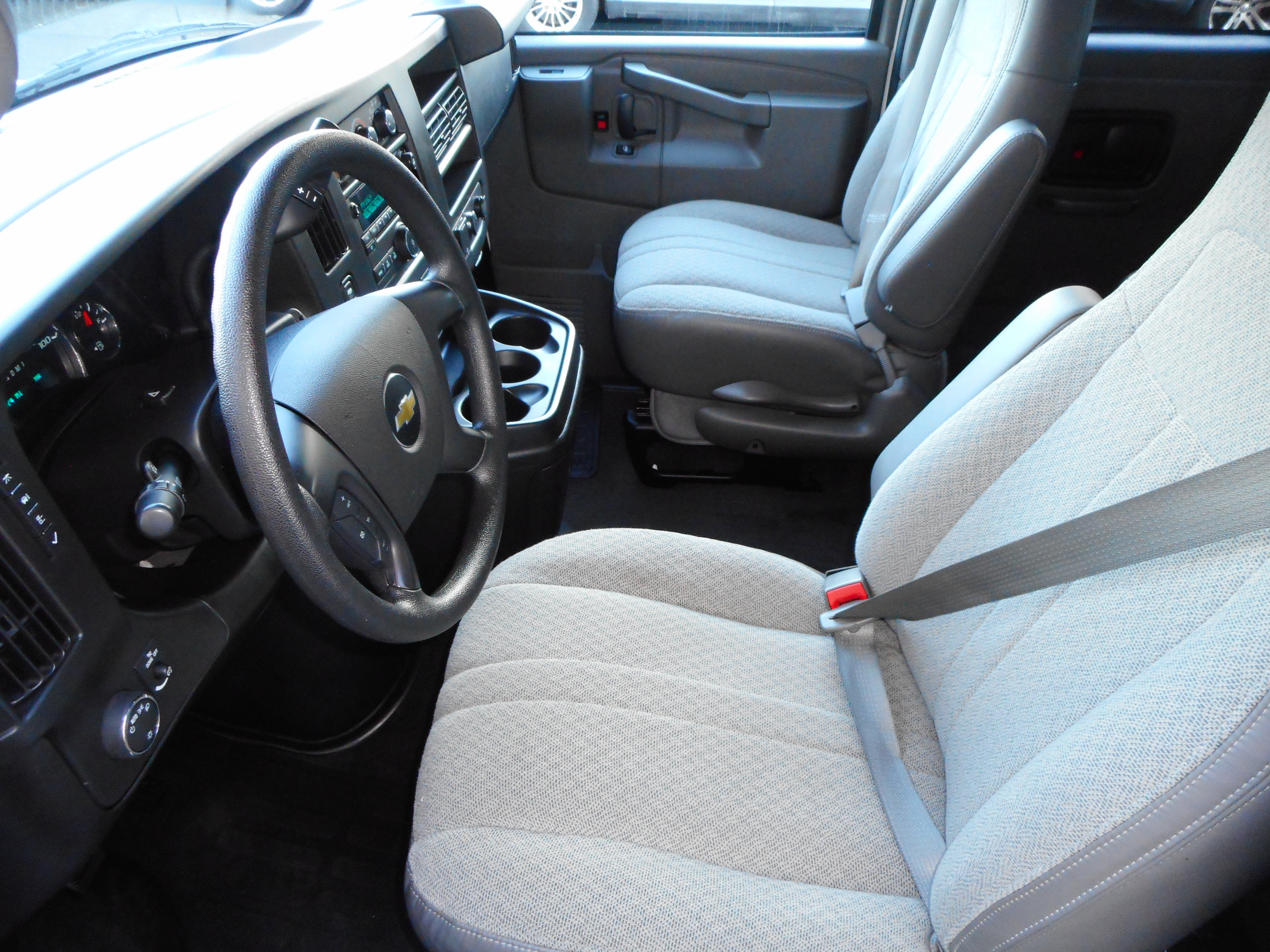 Used 2016 Chevrolet Express 3500 LT w/ LT Preferred Equipment Group RWD image 13