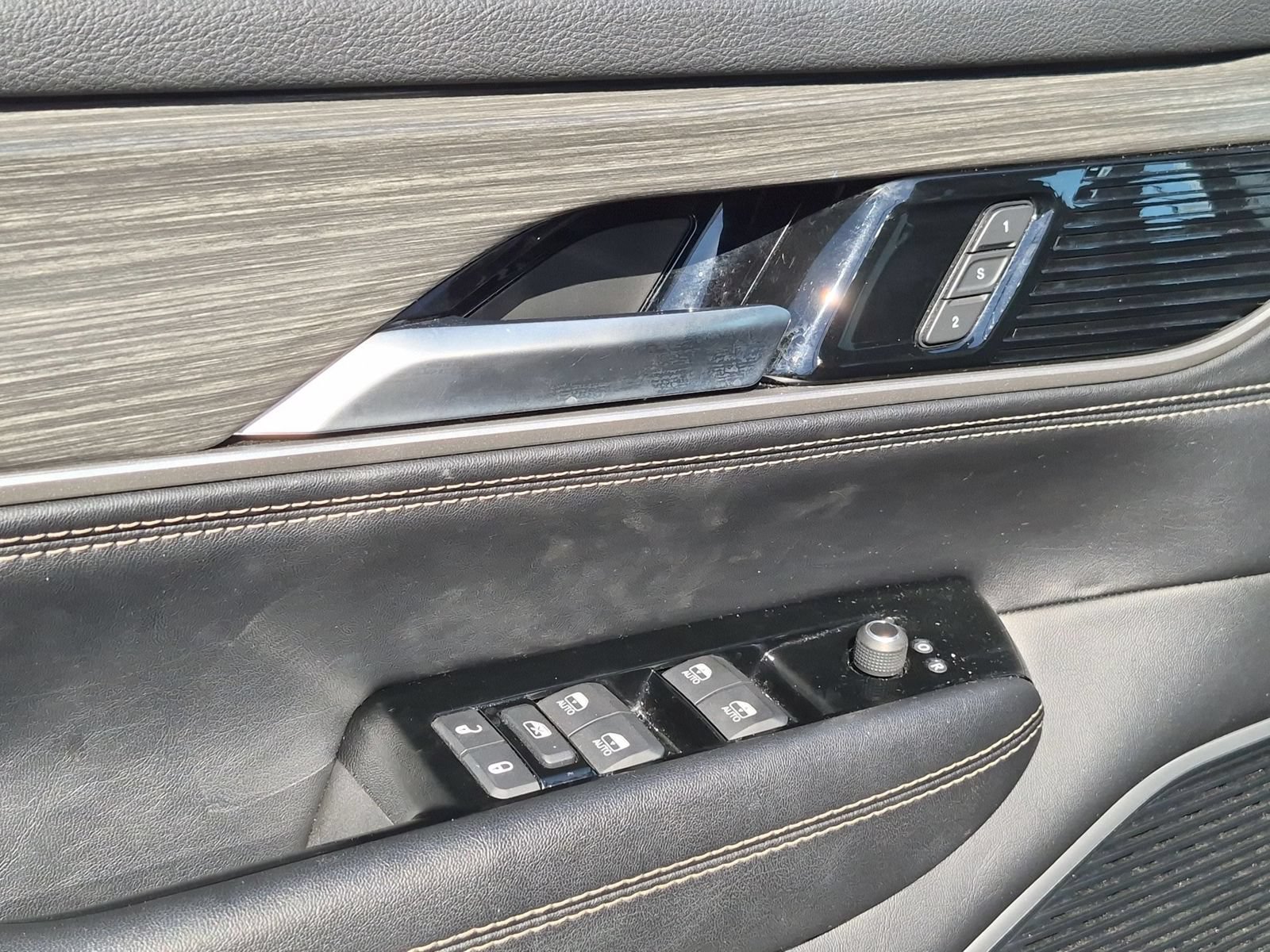 Used 2024 Jeep Wagoneer Series II AWD/4WD image 12