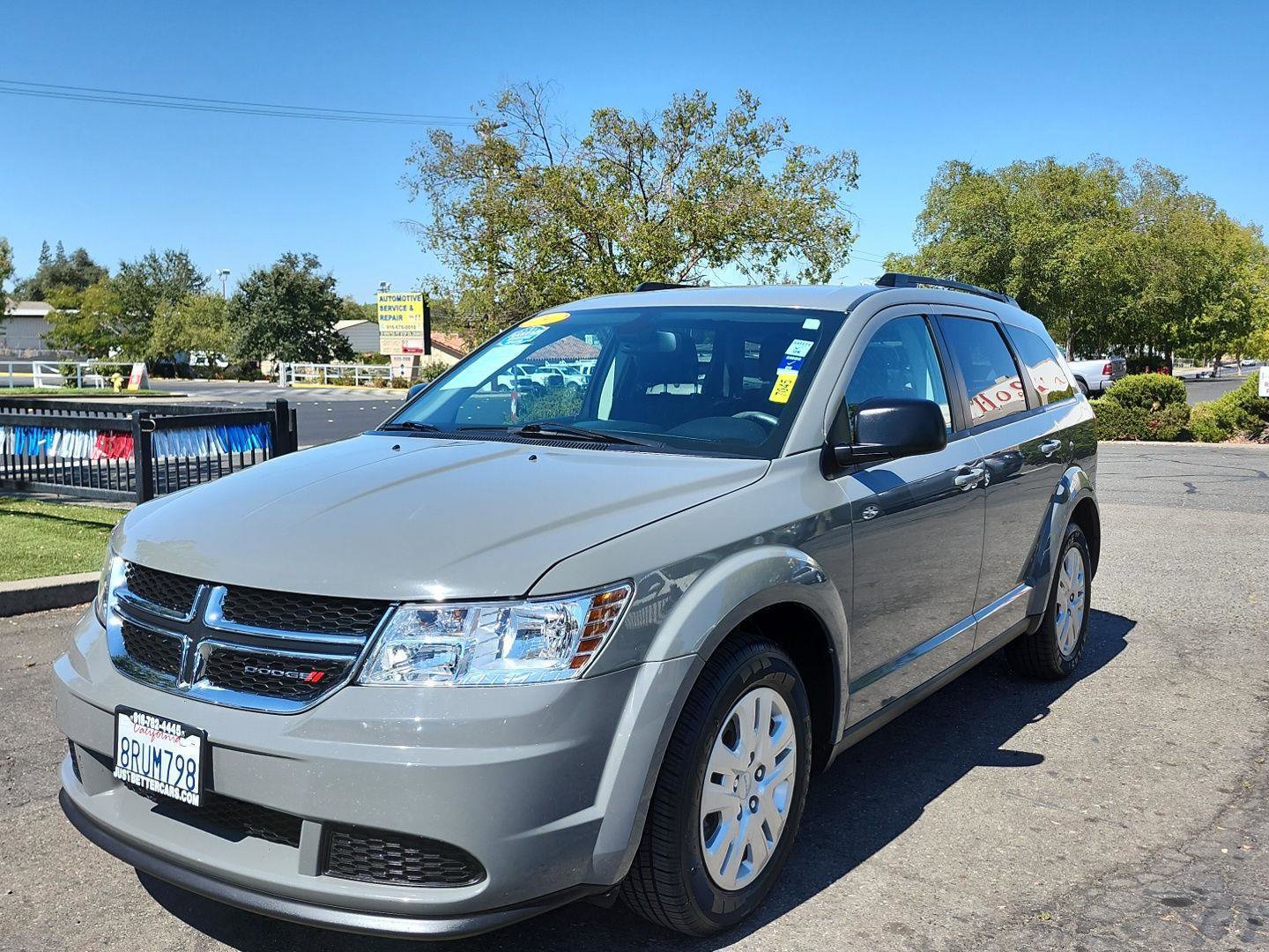 Used 2019 Dodge Journey SE image 3