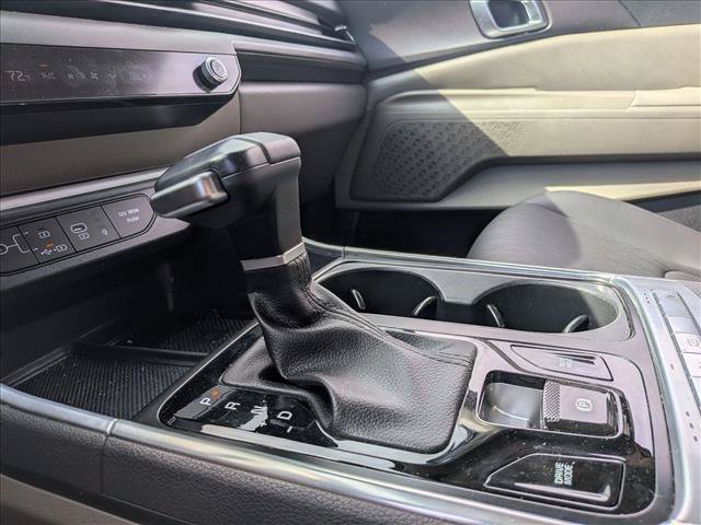 Used 2025 Kia Carnival EX FWD image 11