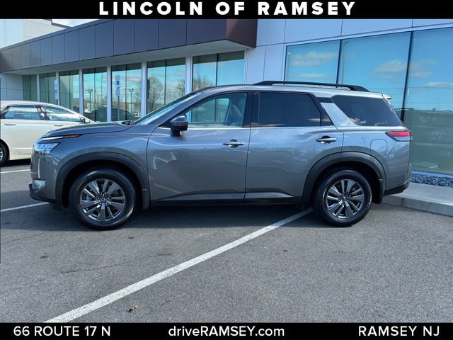 Used 2022 Nissan Pathfinder SV w/ SV Premium Package AWD/4WD image 2