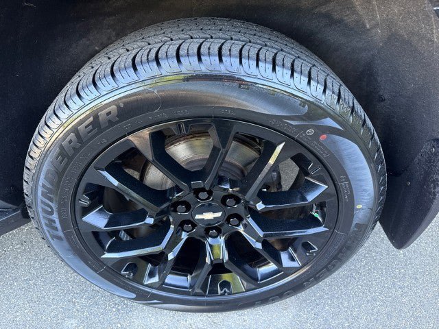 Used 2022 Chevrolet Tahoe LT w/ Luxury Package AWD/4WD image 12