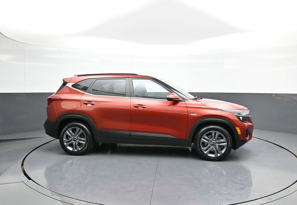 Certified 2022 Kia Seltos S image 5