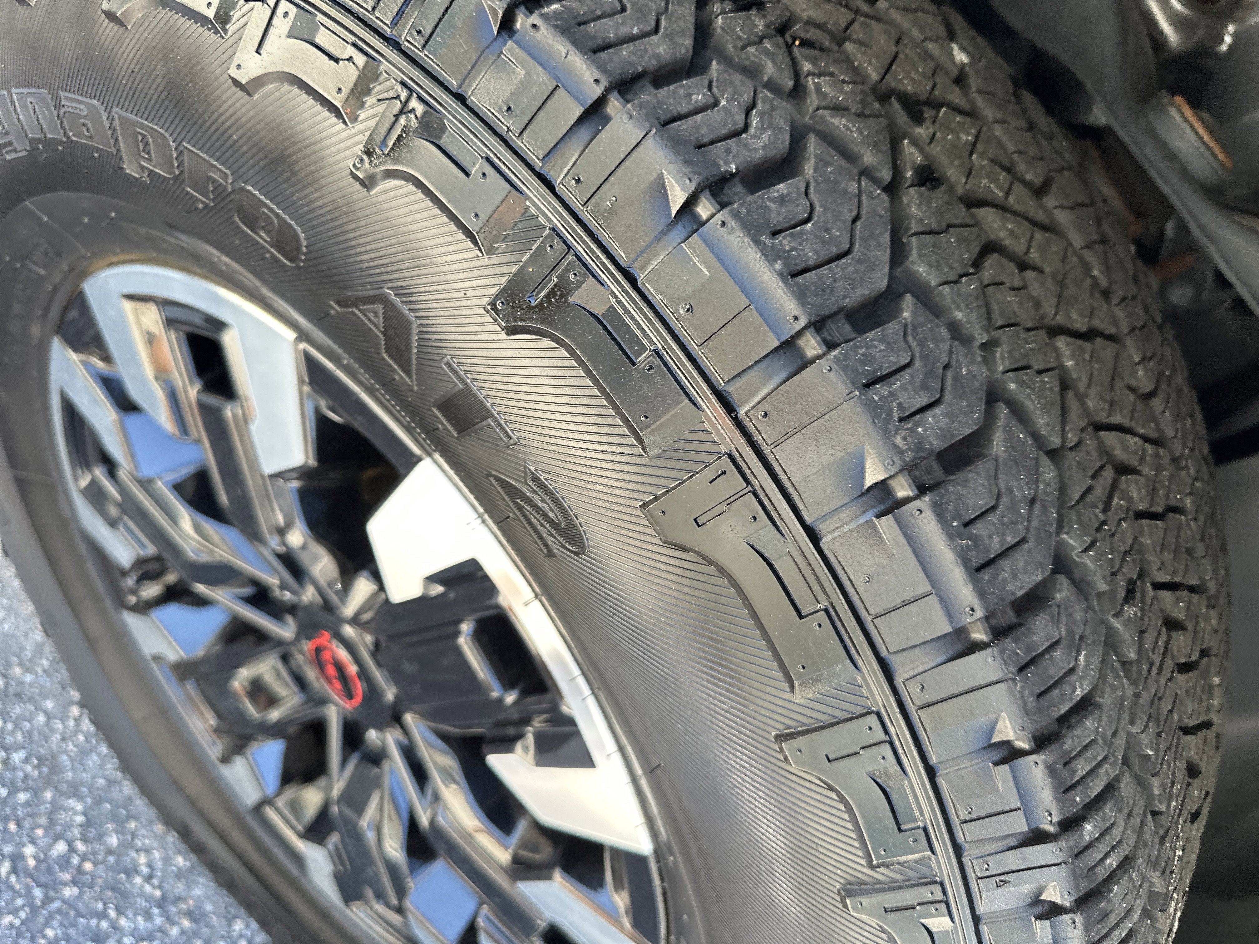 Used 2024 Nissan Frontier PRO-4X w/ Off-Road Protection Package AWD/4WD image 7
