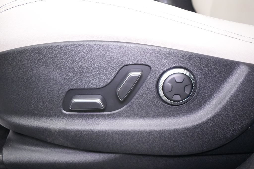 New 2026 Genesis GV70 2.5T Select AWD/4WD image 16