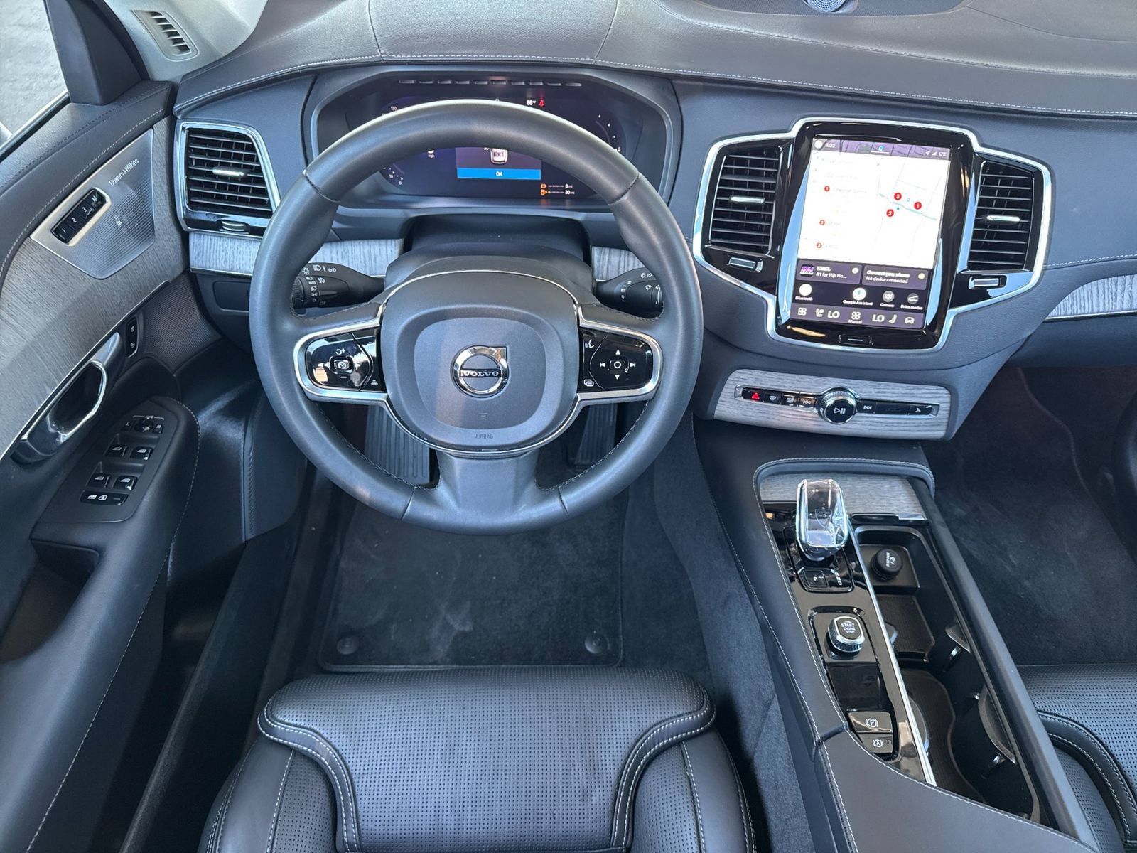 Certified 2023 Volvo XC90 T8 Ultimate AWD/4WD image 18