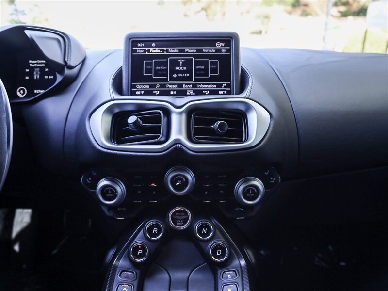 Used 2020 Aston Martin V8 Vantage Coupe RWD image 25