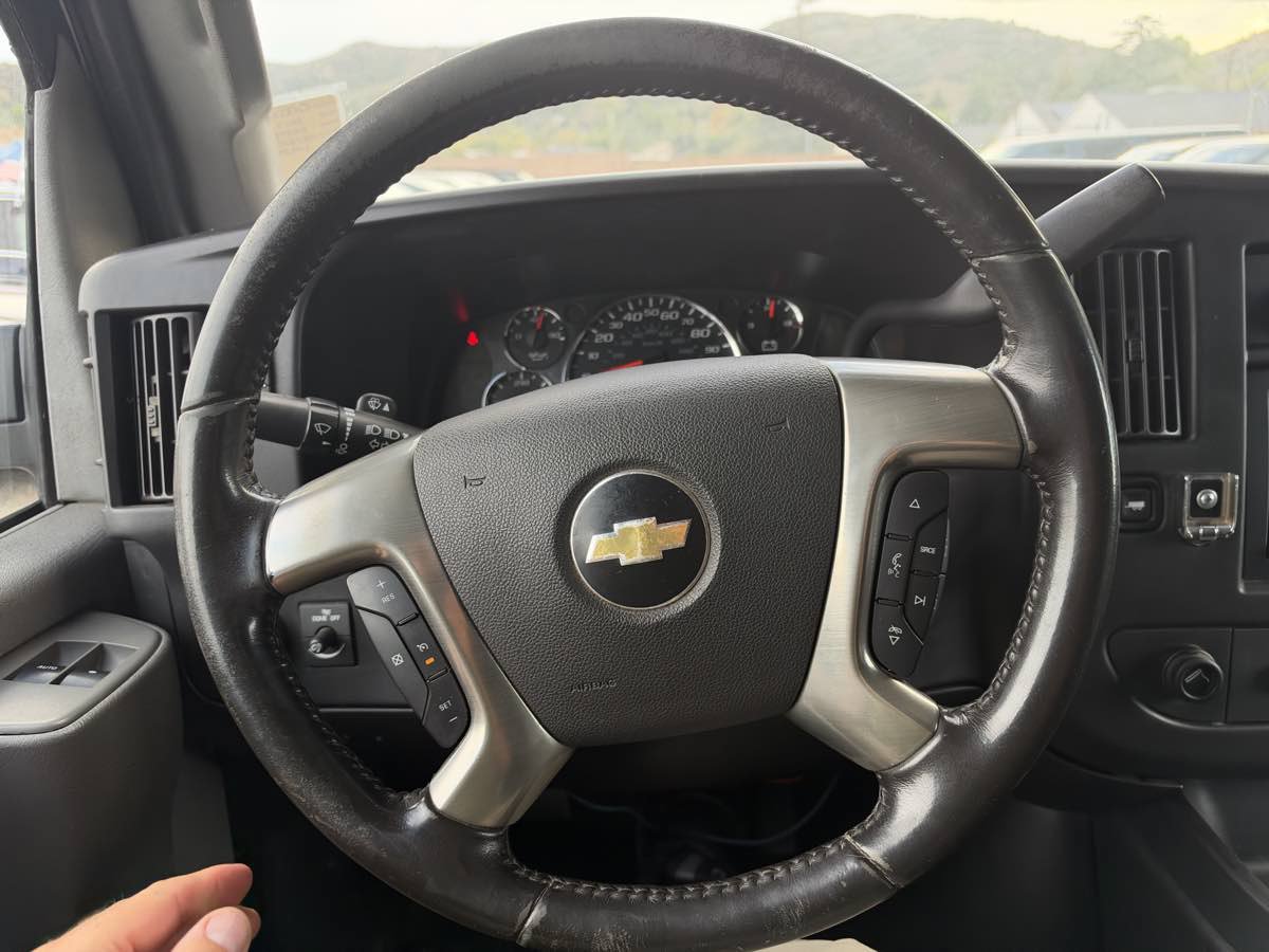 Used 2017 Chevrolet Express 2500 RWD image 10