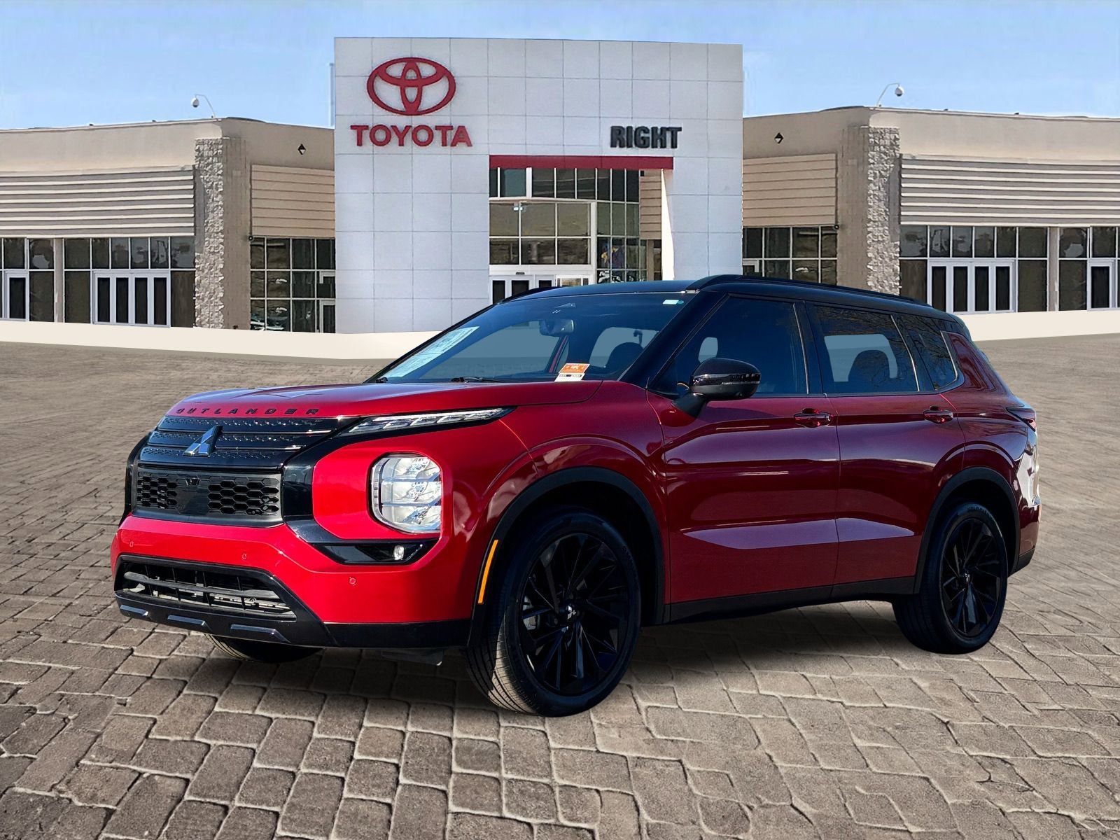 Used 2024 Mitsubishi Outlander SEL image 2