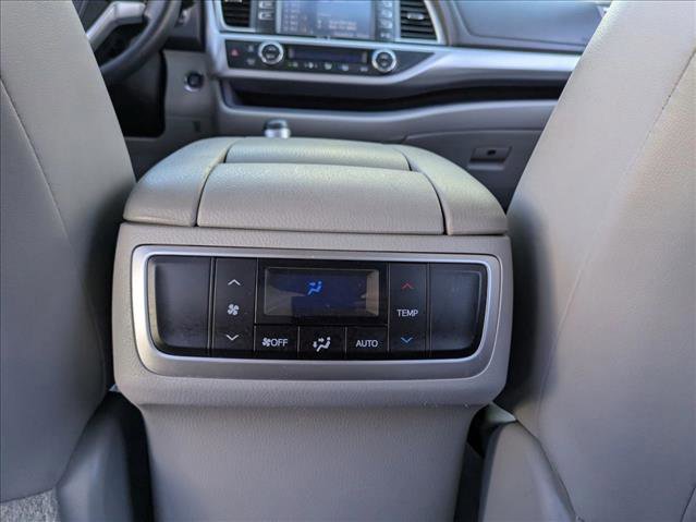 Used 2015 Toyota Highlander XLE image 19