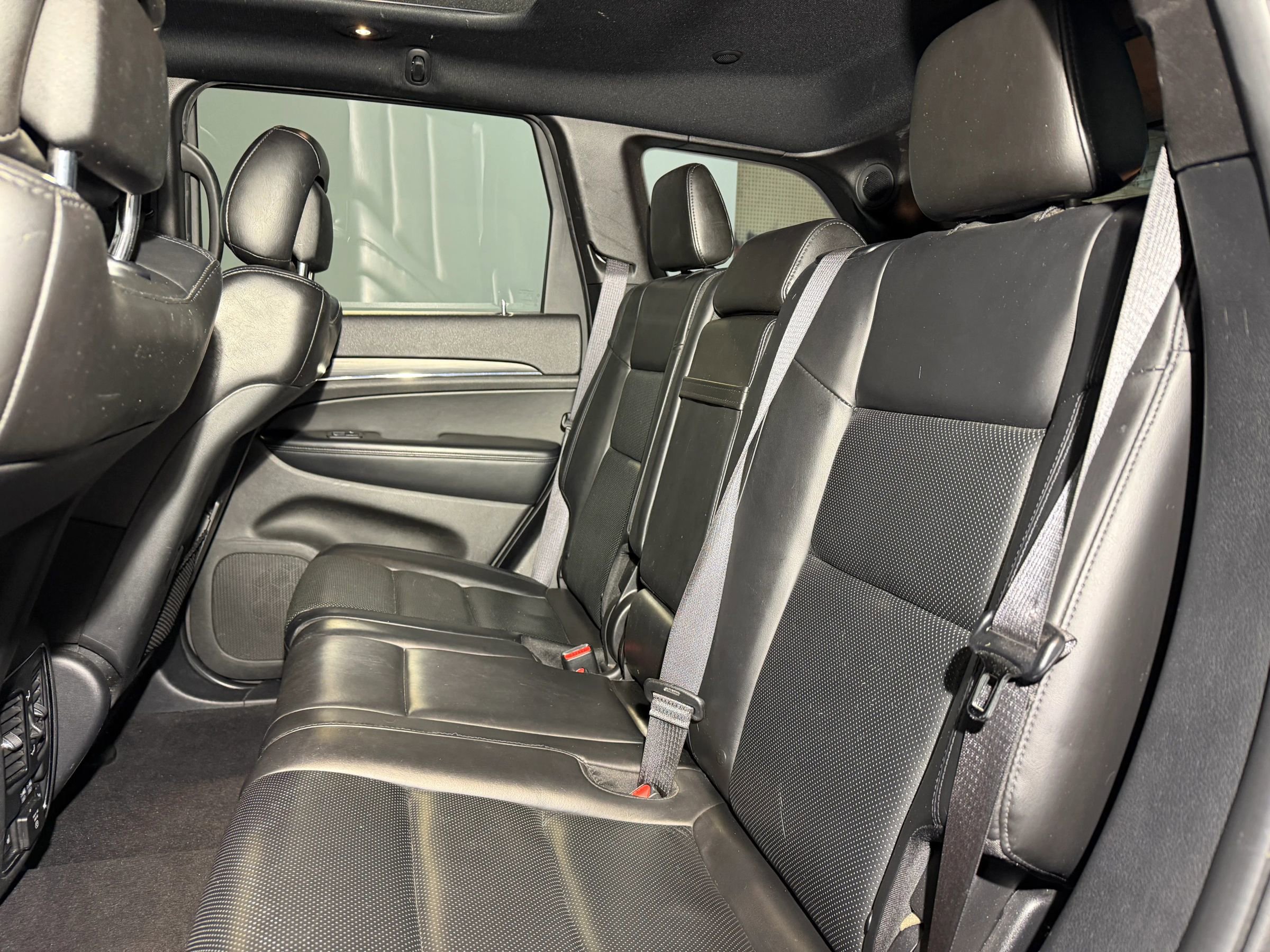 Used 2020 Jeep Grand Cherokee Limited w/ Luxury Group II image 21