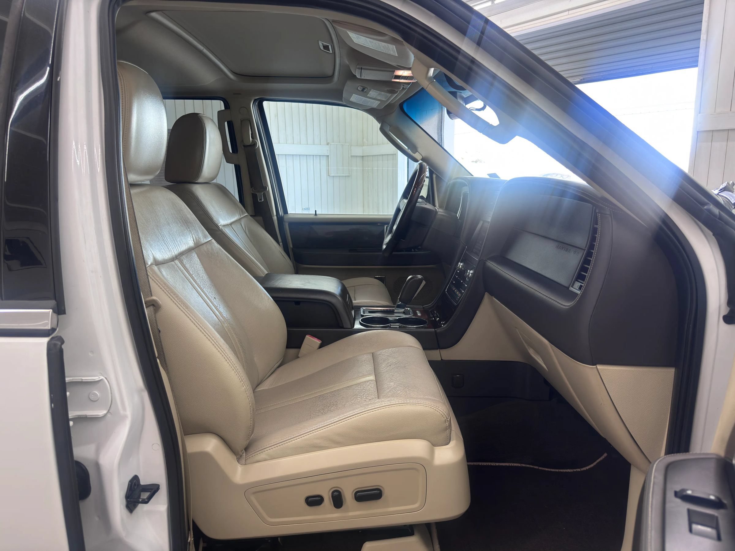 Used 2015 Lincoln Navigator L 2WD w/ Equipment Group 101A Reserve image 10