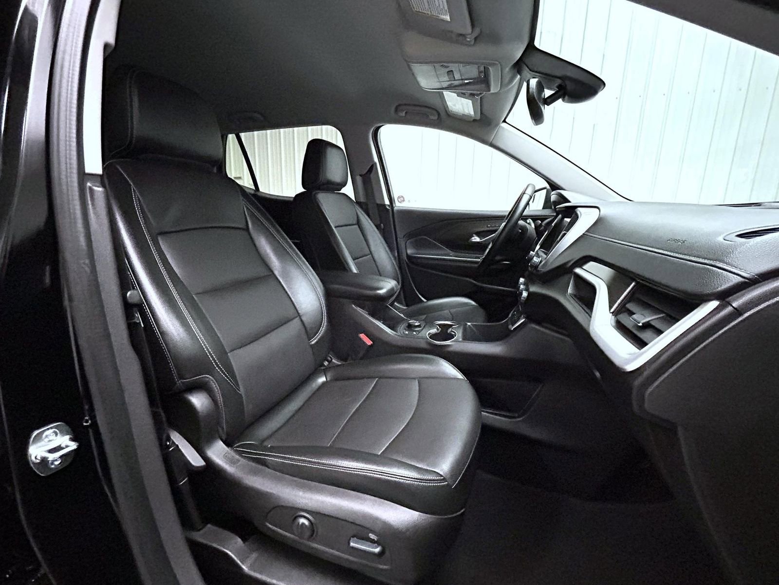 Used 2024 GMC Terrain SLT image 15