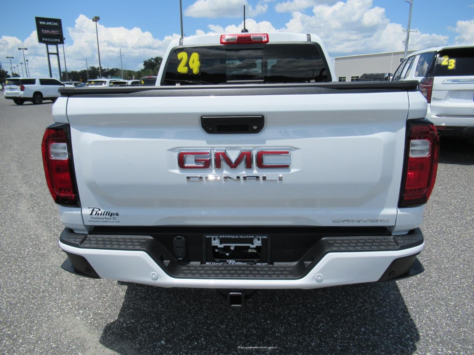 Used 2024 GMC Canyon Denali AWD/4WD image 7