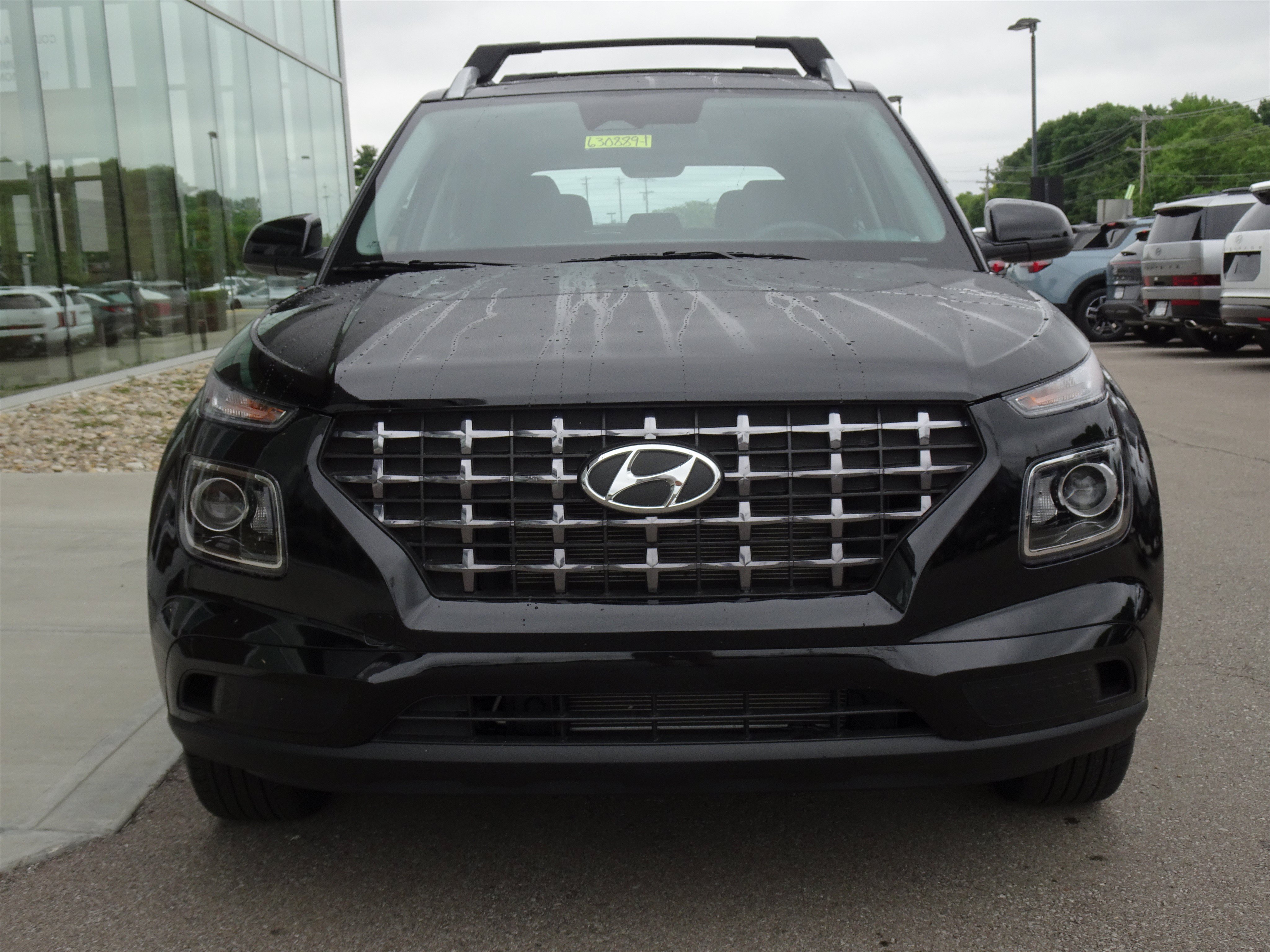 Used 2023 Hyundai Venue SEL FWD image 7