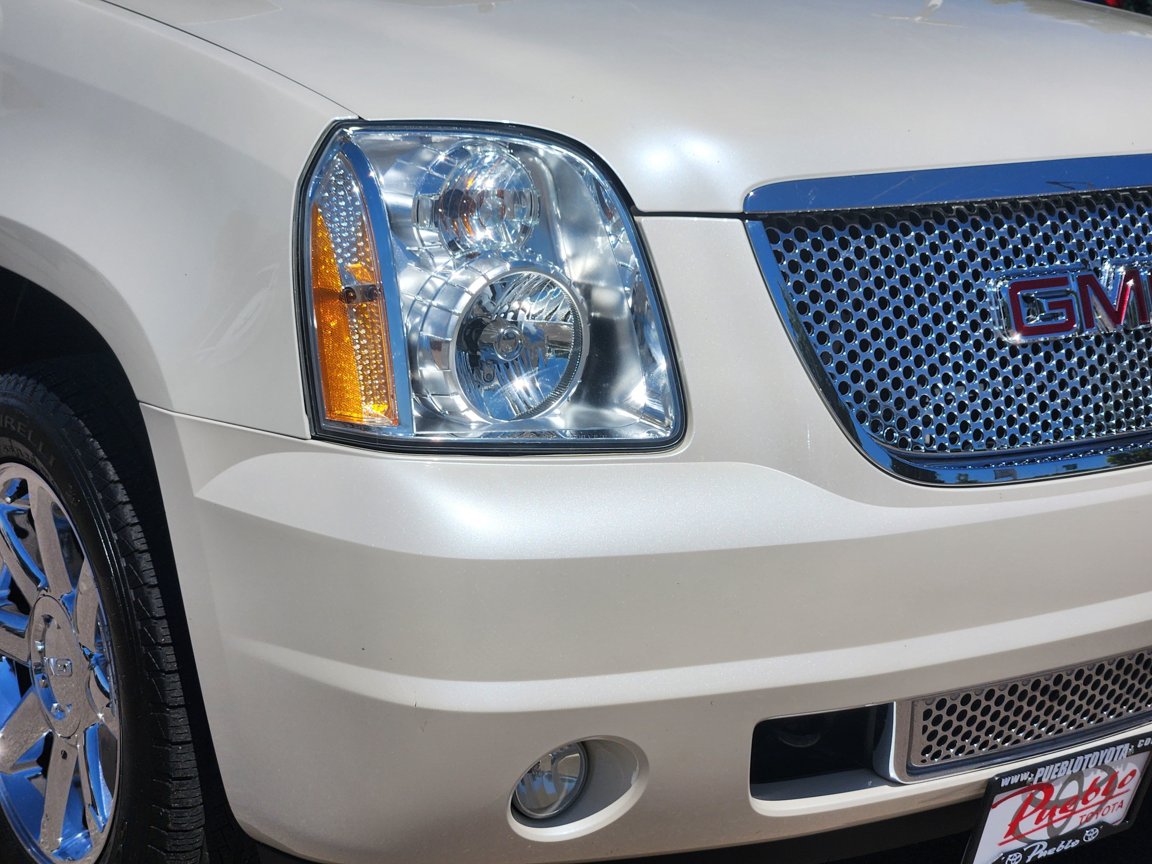 Used 2014 GMC Yukon Denali AWD/4WD image 6