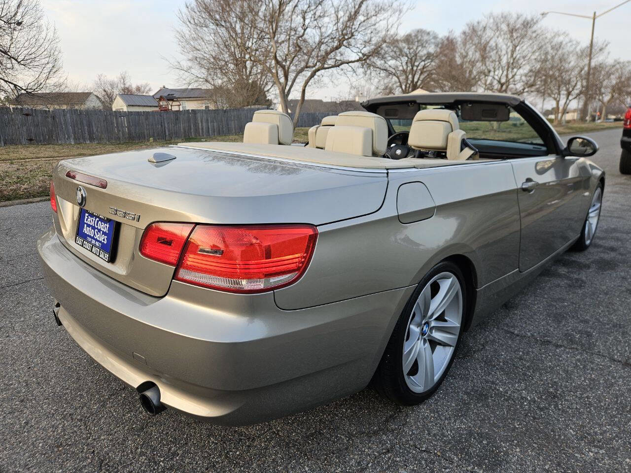 Used 2009 BMW 335i Convertible image 11