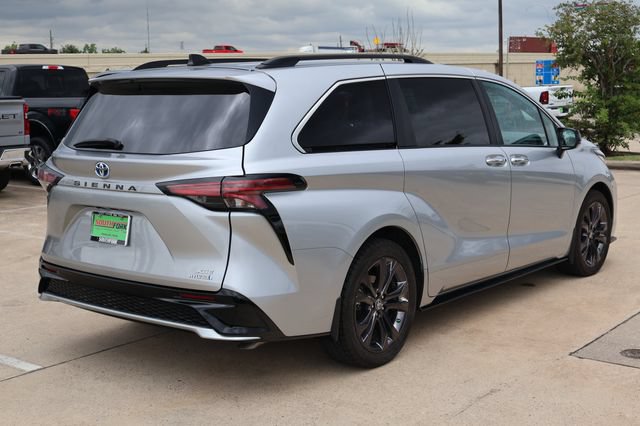 Used 2024 Toyota Sienna XSE FWD image 6