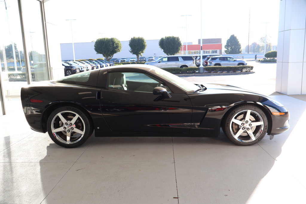 Used 2007 Chevrolet Corvette Coupe w/ Preferred Equipment Group RWD image 9