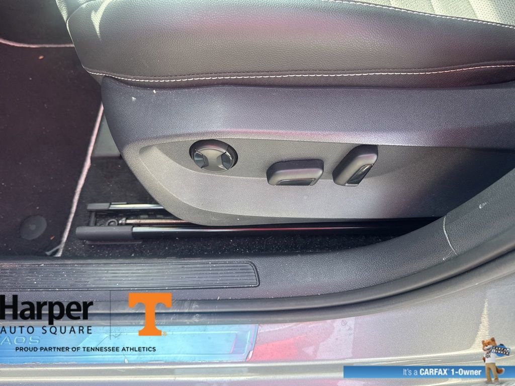 Used 2023 Volkswagen Taos SEL image 18