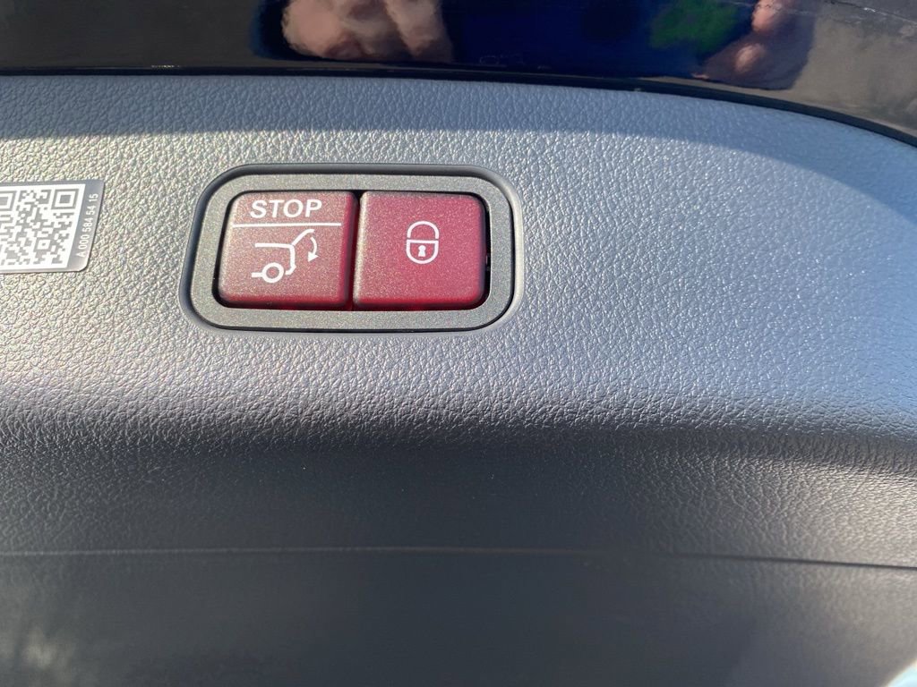 Used 2024 Mercedes-Benz GLC 300 4MATIC image 16