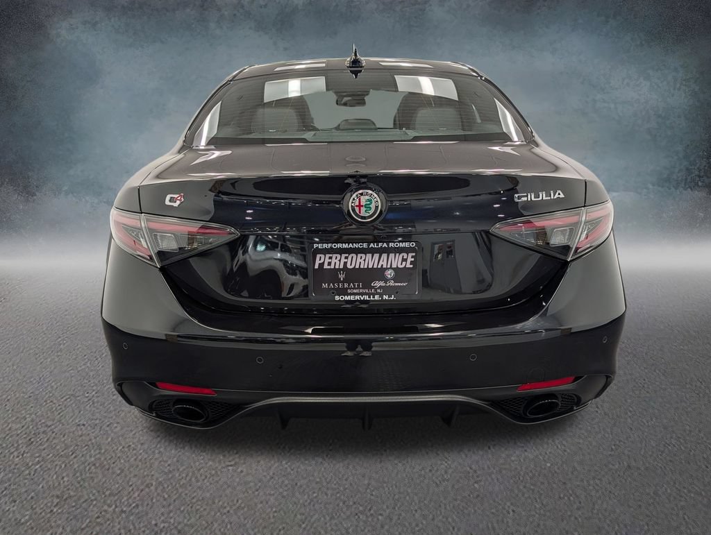 Used 2025 Alfa Romeo Giulia AWD w/ Driving Assist Package image 5
