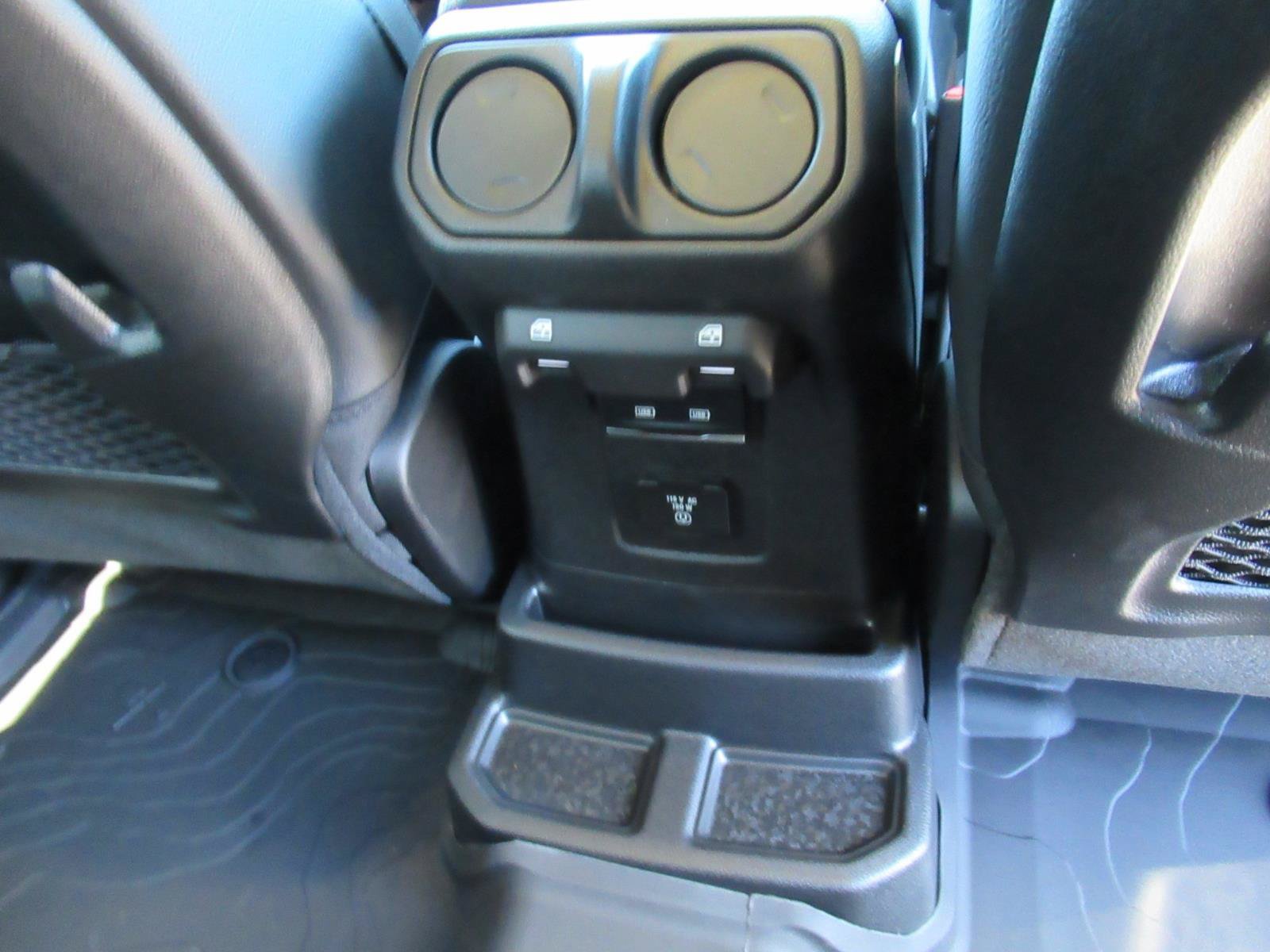 New 2026 Jeep Wrangler Unlimited Sahara w/ Whitecap Package AWD/4WD image 15