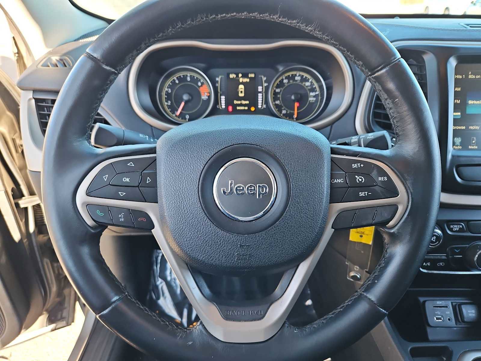 Used 2017 Jeep Cherokee Latitude image 23