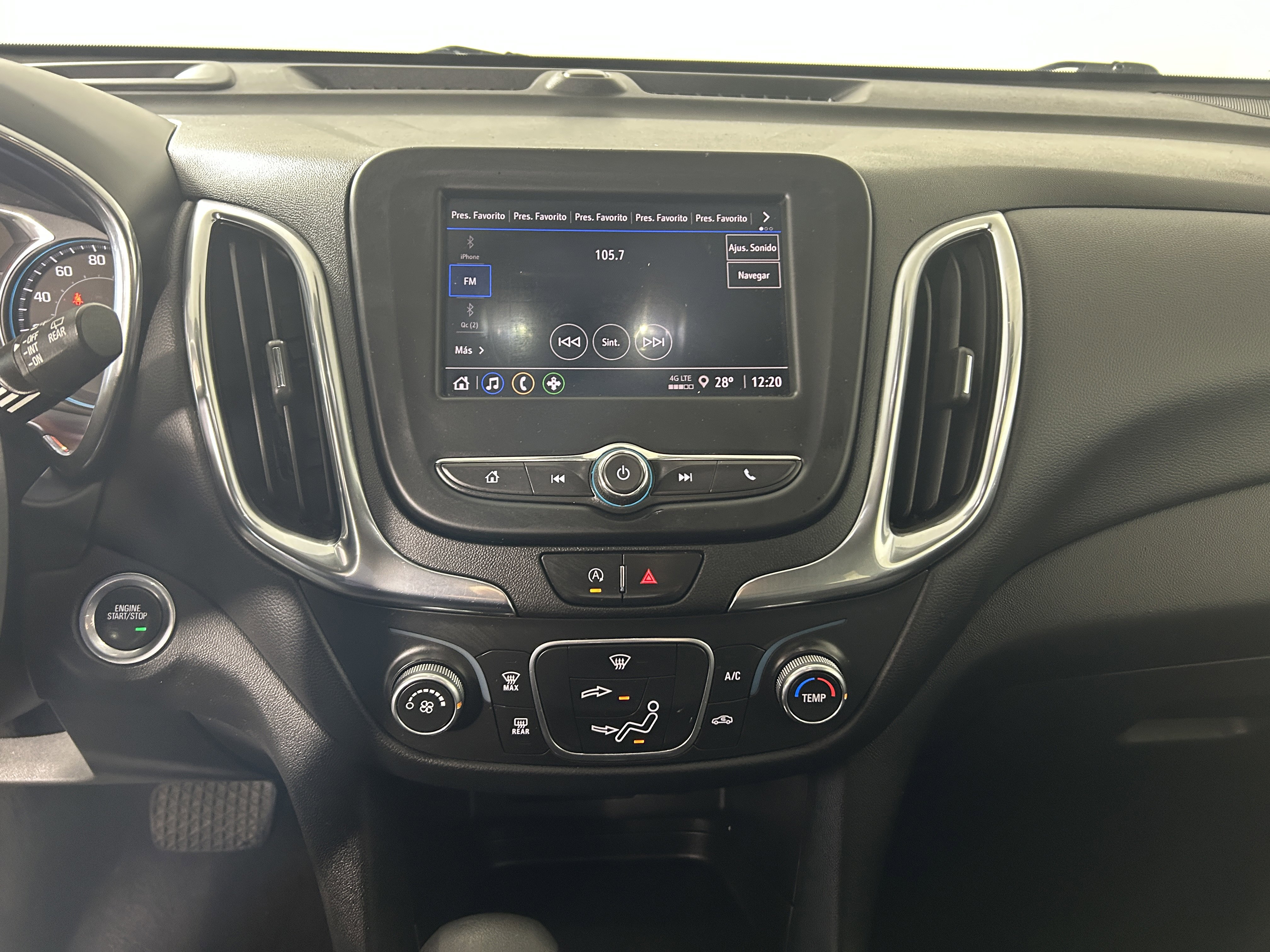 Used 2022 Chevrolet Equinox LT AWD/4WD image 18
