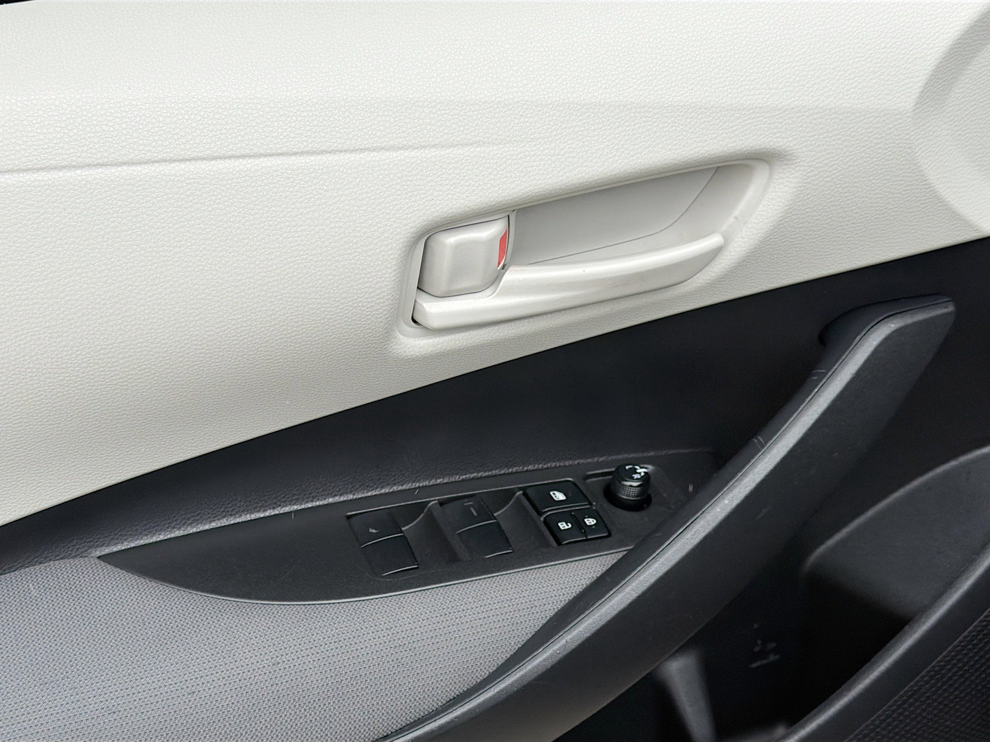 Used 2024 Toyota Corolla LE image 16