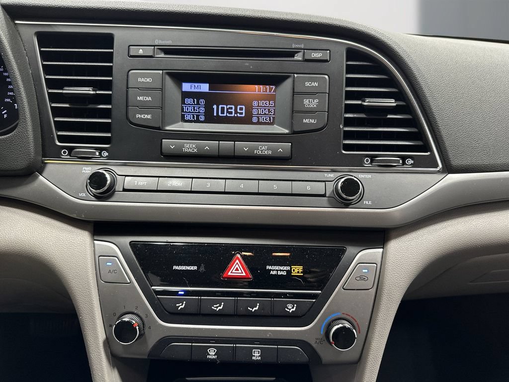Used 2017 Hyundai Elantra SE FWD image 19
