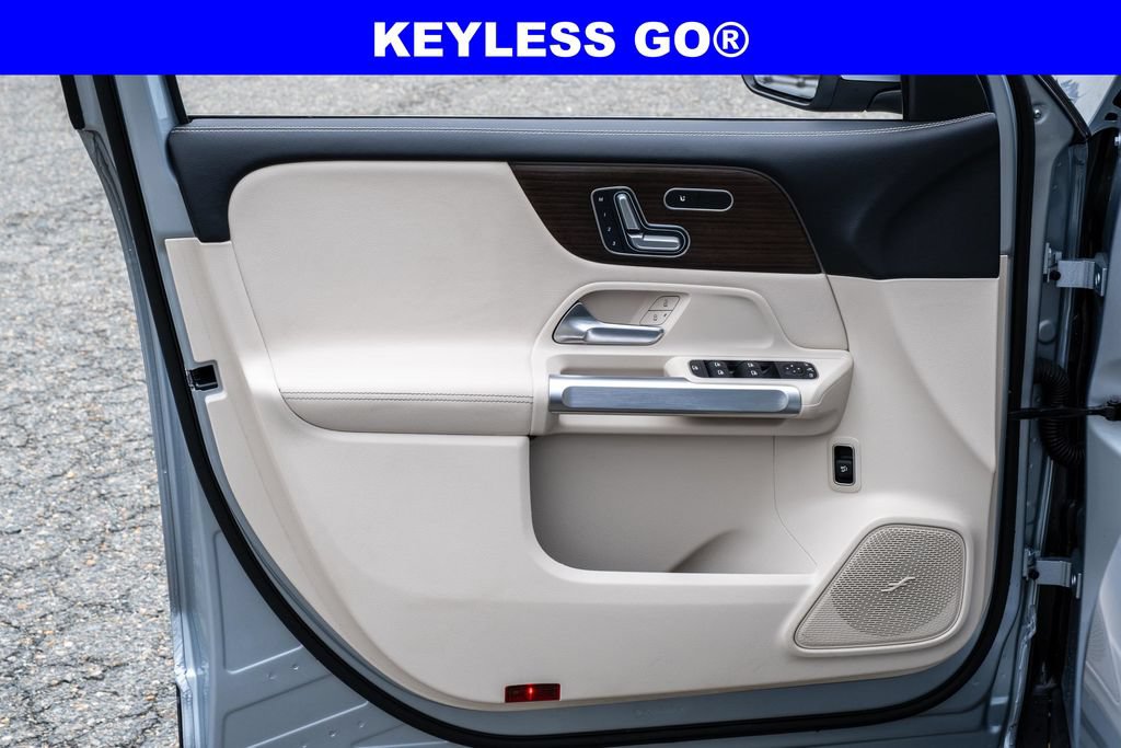 Used 2026 Mercedes-Benz GLB 250 4MATIC w/ Exclusive Package image 12