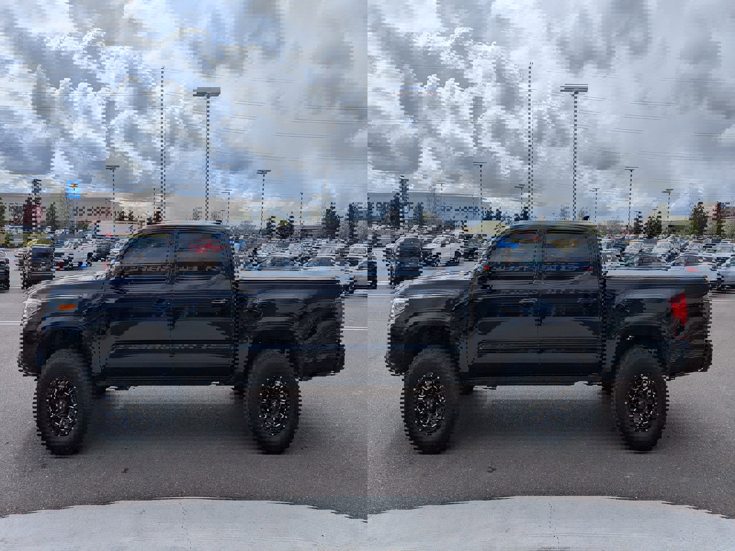 Used 2018 Toyota Tacoma SR image 9