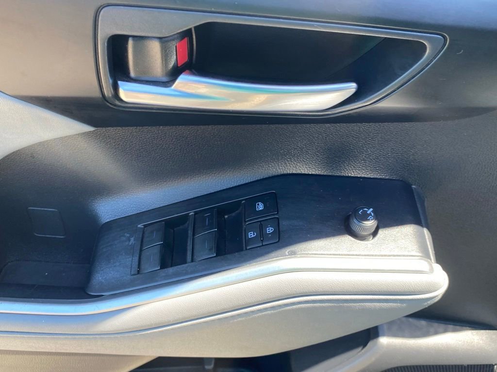 Used 2021 Toyota Highlander XLE FWD image 23