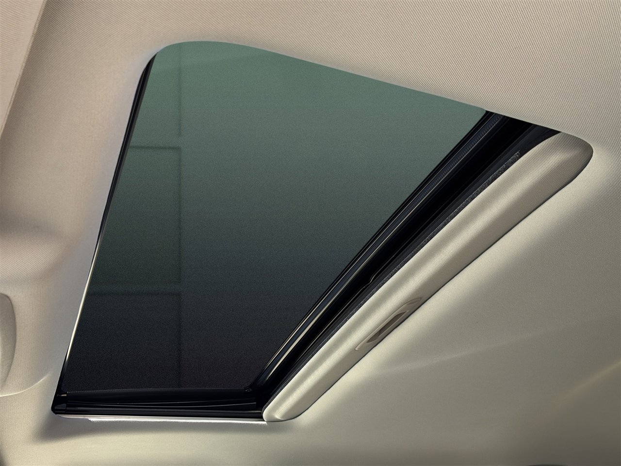 Used 2021 Nissan Armada SL w/ Captain's Chairs Package image 21