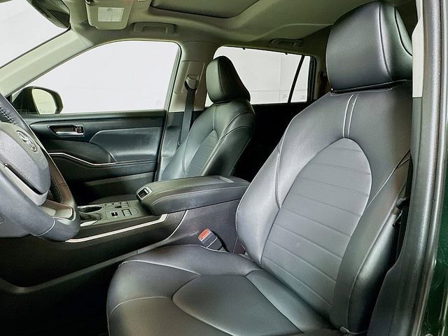 Used 2024 Toyota Highlander XLE AWD/4WD image 11