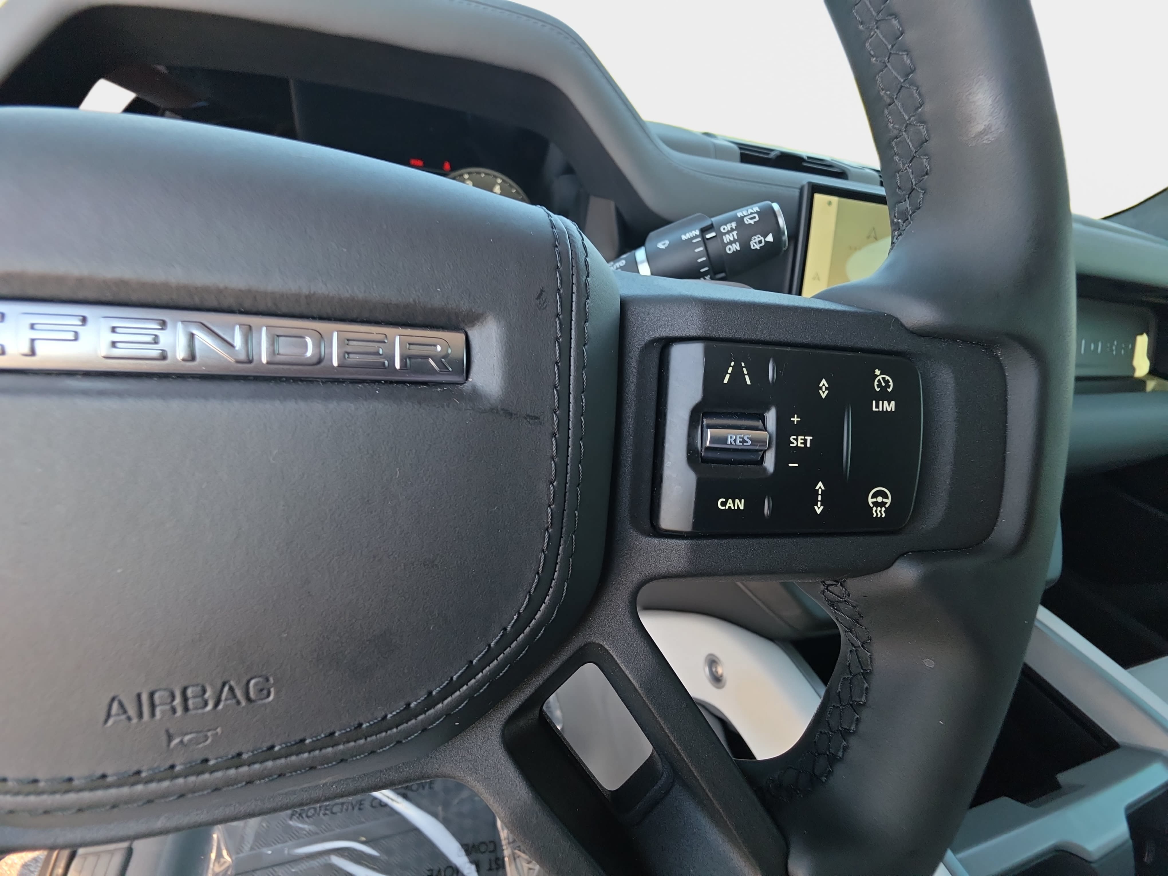 Used 2025 Land Rover Defender 110 V8 AWD/4WD image 17