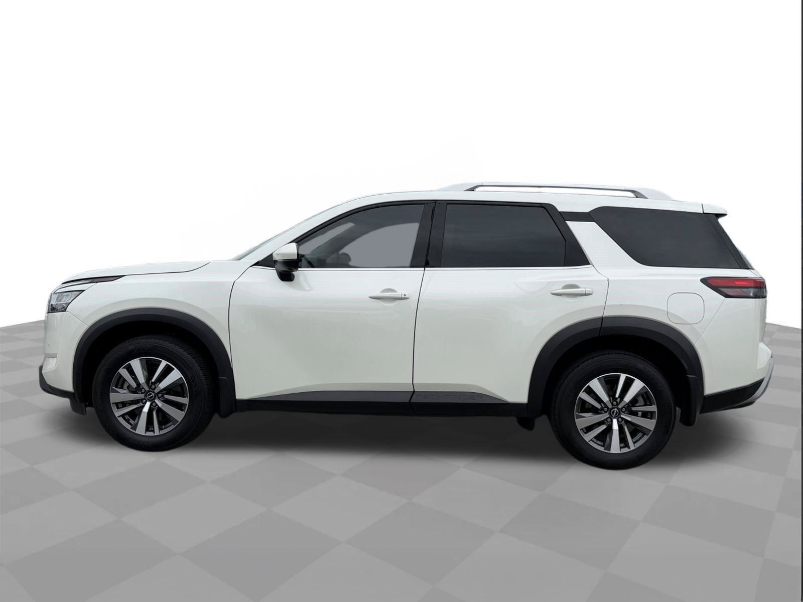 Used 2024 Nissan Pathfinder SL AWD/4WD image 2