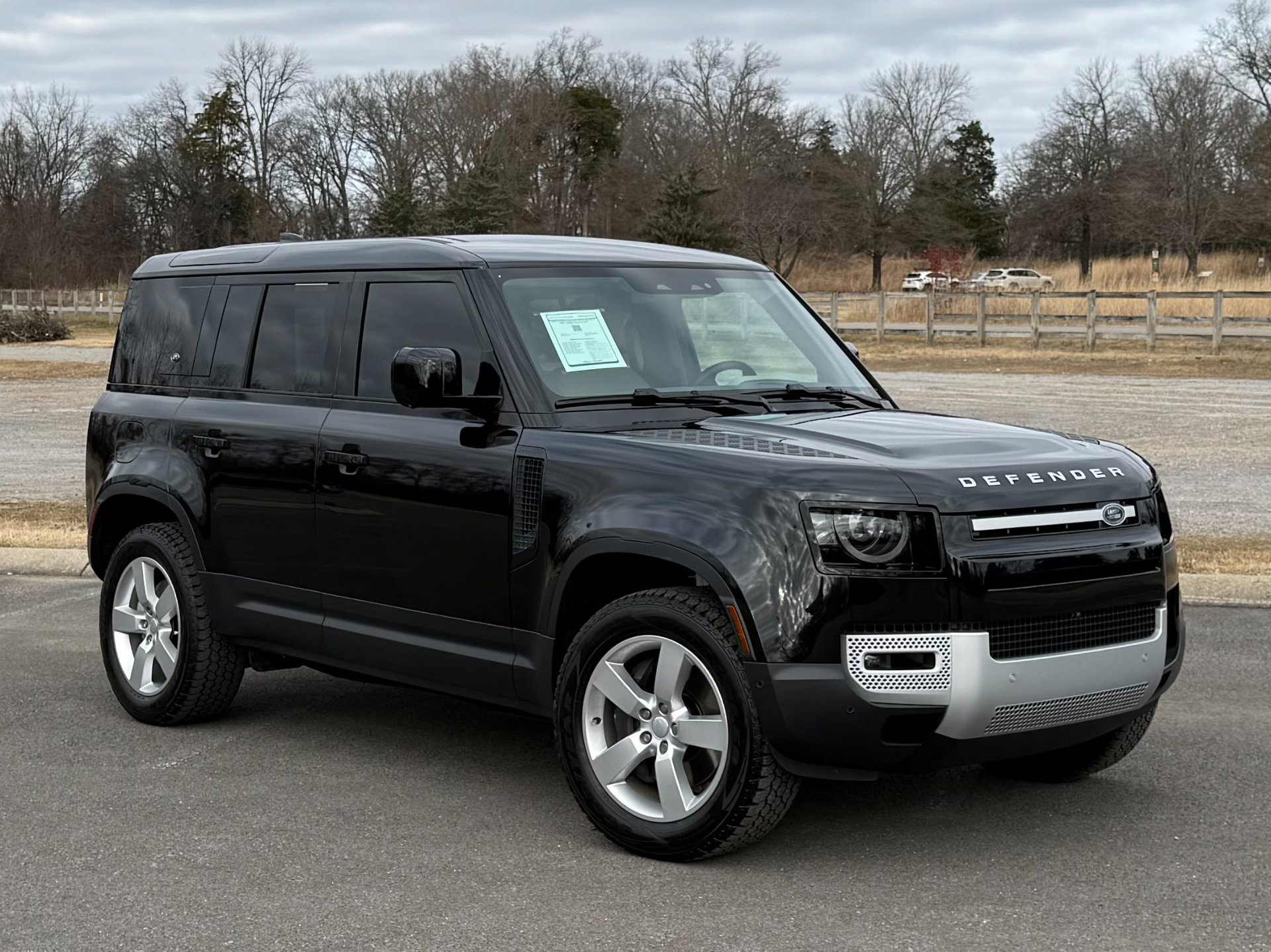 Used 2024 Land Rover Defender 110 SE image 1