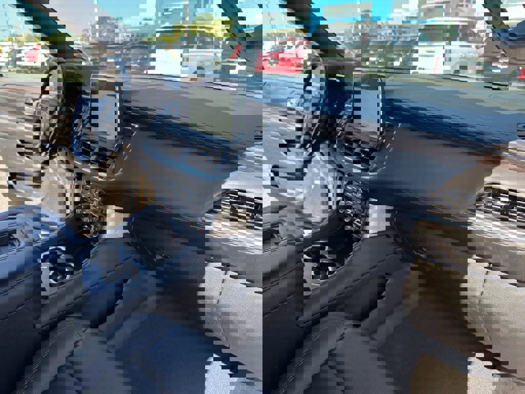 Used 2024 Chevrolet Suburban LT image 33