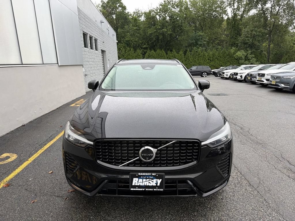 Certified 2024 Volvo XC60 B5 Plus w/ Protection Package Premier AWD/4WD image 3