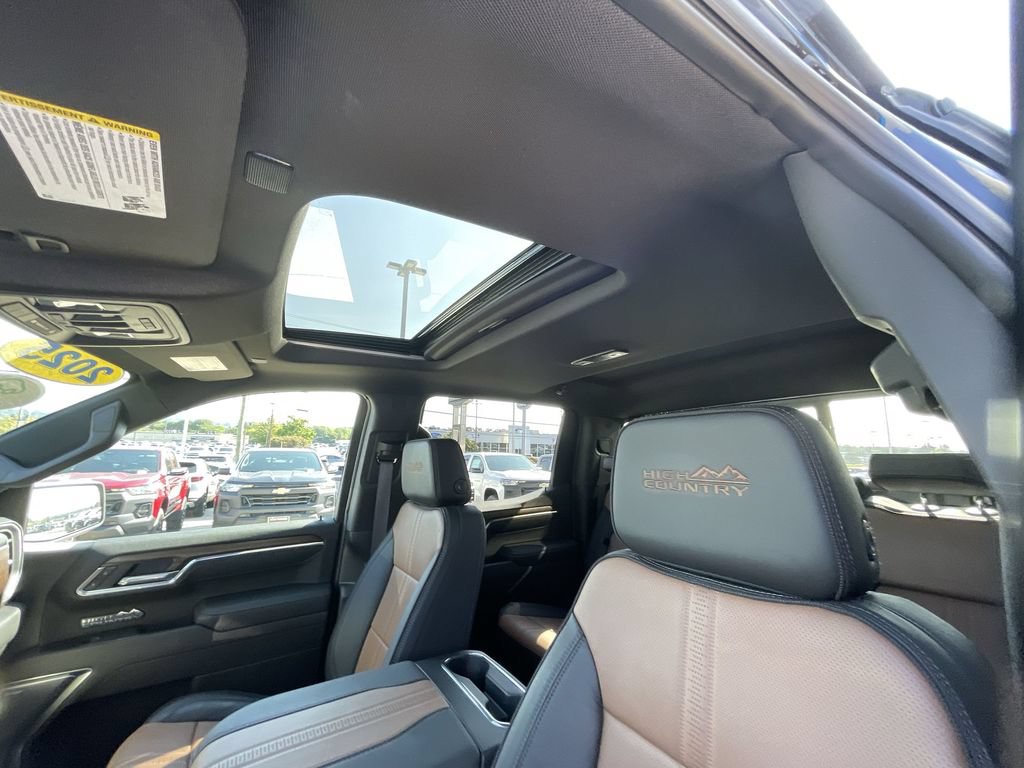 Certified 2025 Chevrolet Silverado 1500 High Country AWD/4WD image 19