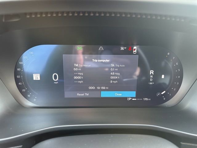 Certified 2025 Volvo XC40 B5 Core image 23