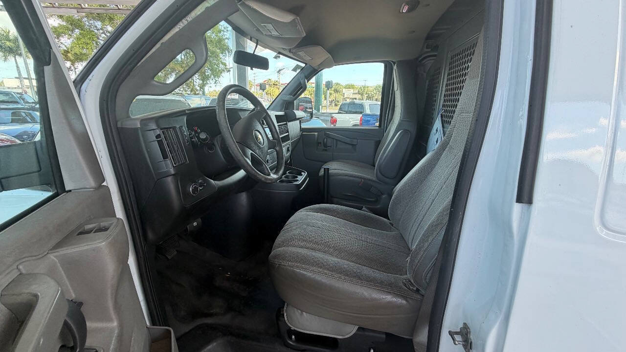 Used 2017 Chevrolet Express 2500 RWD image 9