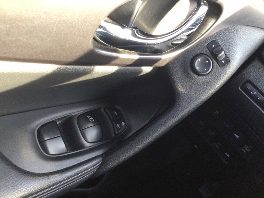 Used 2015 Nissan Rogue SV w/ SV Premium Package image 34