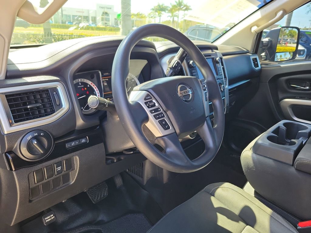 Used 2019 Nissan Titan SV image 22