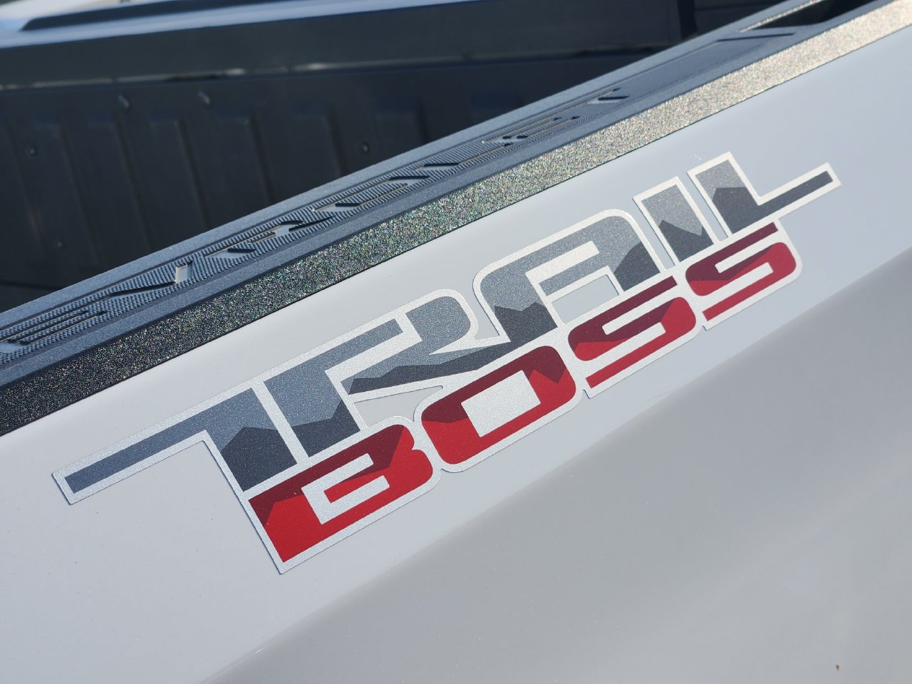 Used 2025 Chevrolet Silverado 1500 LT Trail Boss w/ Convenience Package II AWD/4WD image 10